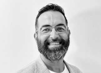 David Santiago (Herbora): «Nuestra misión es aportar bienestar y felicidad, enseñando a las personas de cualquier edad, a saberse cuidar» David Santiago Herbora
