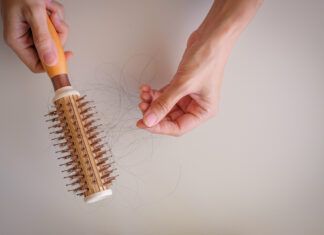 Más cabello en el cepillo, ¿una preocupación o una consecuencia otoñal? caída capilar