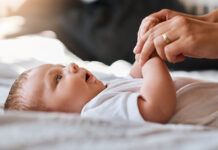 La piel del bebé en sus primeros meses: cómo cuidar la zona del pañal y evitar irritaciones Homeopatía pediátrica piel del bebé