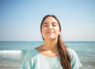 Psicoterapia Respiratoria: aprender el arte de respirar una vida plena mujer respirando - Psicoterapia Respiratoria