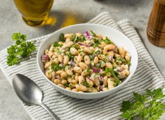 Cuida tu corazón: claves para disponer de una buena salud cardiovascular Ensalada fresca de judías blancas aliada para la salud cardiovascular