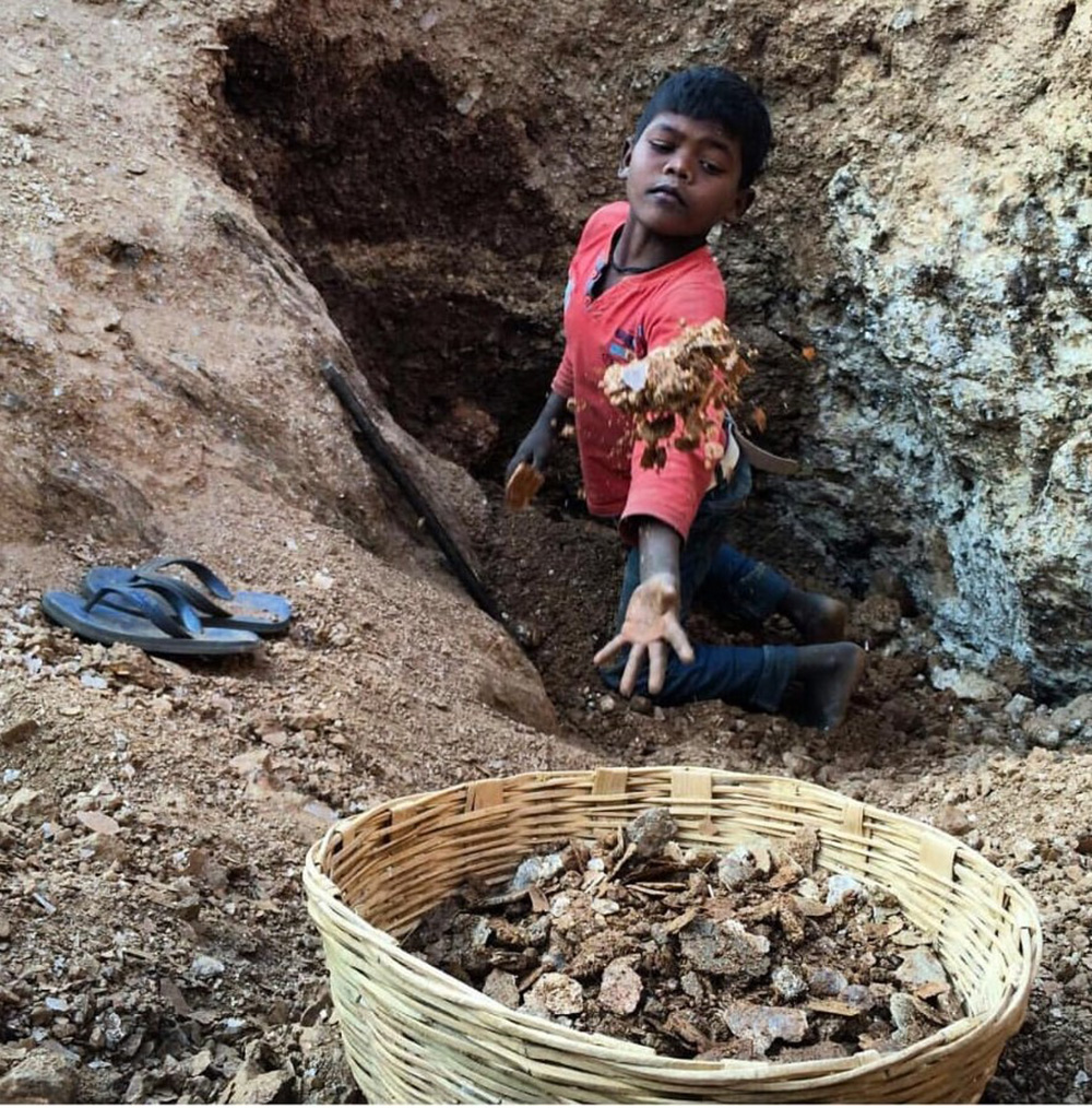 Niño trabajando en mina 