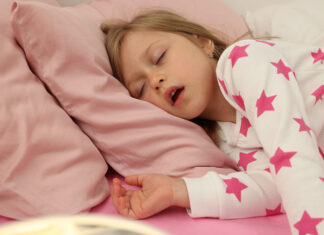 Mi hijo ronca cuando duerme, ¿es preocupante? Little girl snoring