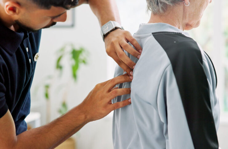 La Osteopatía, una aliada para conservar la movilidad de las personas mayores Osteopatia