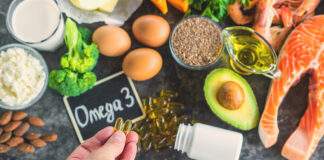 Cómo elegir un buen suplemento de omega-3 Products contain Omega 3. Selective focus.